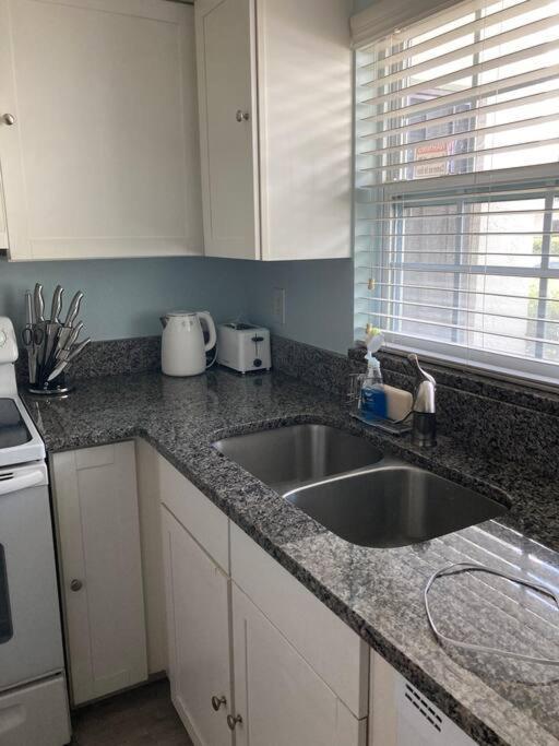 Season Paradise In Cortez Apartment